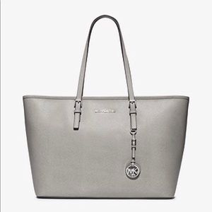 Michael Kors Jet Set Medium Tote in Pearl Gary